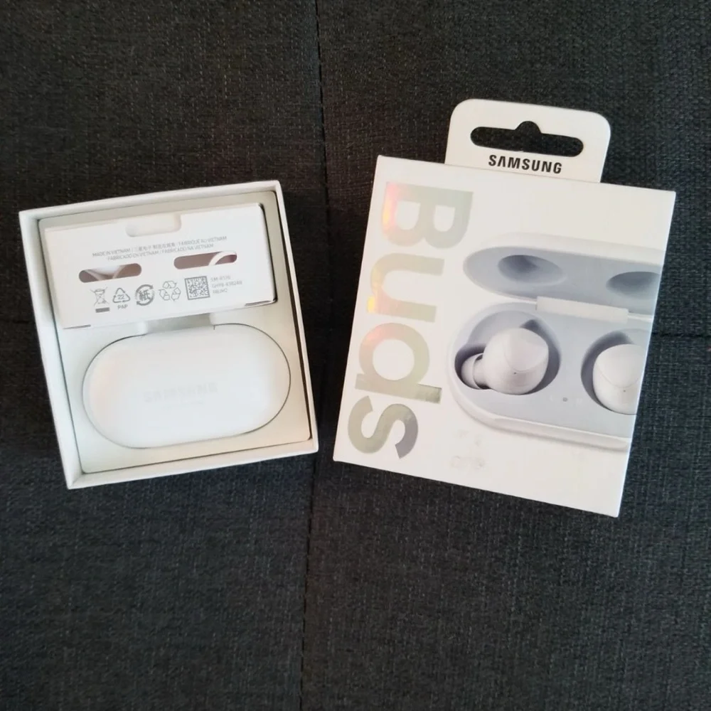 Samsung Wireless Earbuds with Charging Case